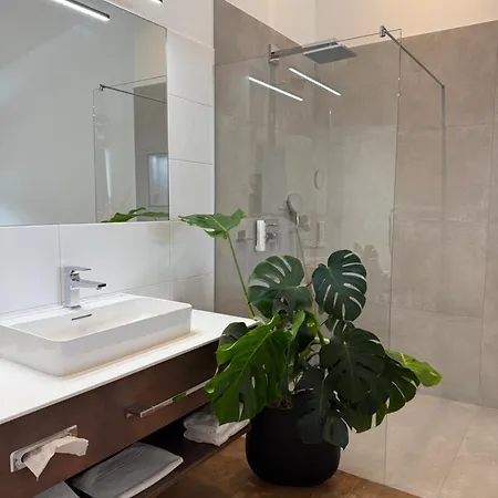 Seehotel Lilly Hotel Strobl