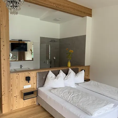 Отель Seehotel Lilly Штробль