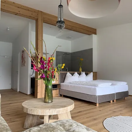 Seehotel Lilly Штробль