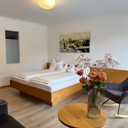 Отель Seehotel Lilly Штробль