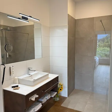 Отель Seehotel Lilly Штробль