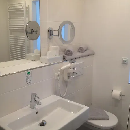 Ξενοδοχείο Seehotel Lilly 3*