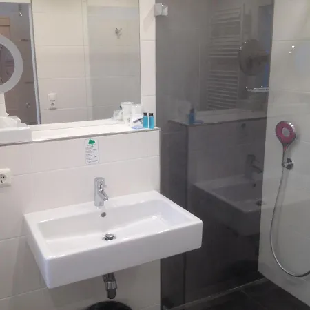 Seehotel Lilly Hotel Strobl