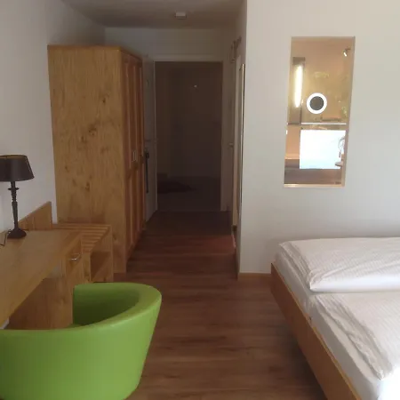 Ξενοδοχείο Seehotel Lilly 3*