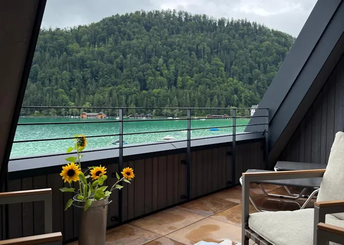 丽丽湖畔酒店